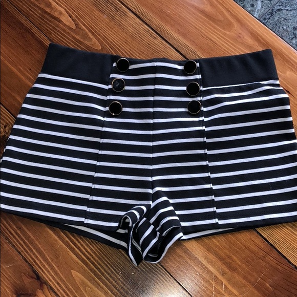 High waisted shorts - Picture 2 of 5